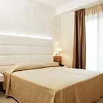 Hotel S