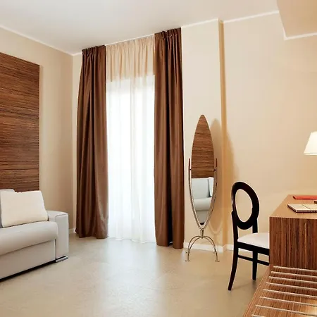 Hotel S 4*
