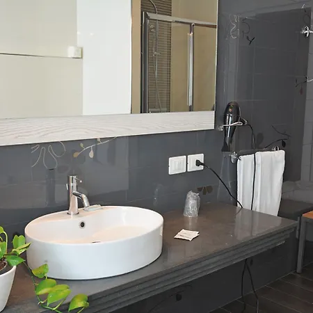 Hotel S 4*