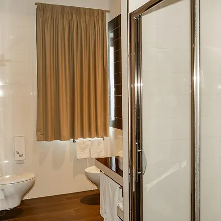 Hotel S