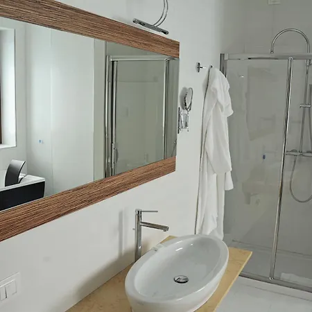 Hotel S