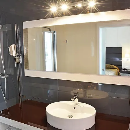 Hotel S
